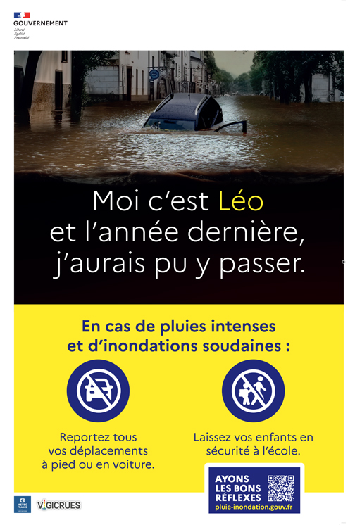 Affiche de communication sur la campagne pluie intense et inondation en lien avec la consigne de reportez ses déplacements et de ne pas allez chercher ses enfants à l'école