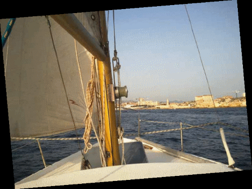 Plaisance à la voile dans la rade de Marseille (© Yohann Pamelle/DREAL PACA)