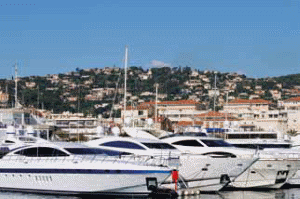 Yachts à Golfe Juan, Antibes (© Arnaud Bouissou/METL-MEDDE)